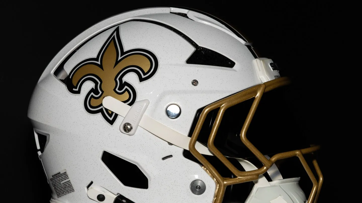 Saints Luncurkan Helm Putih Alternatif